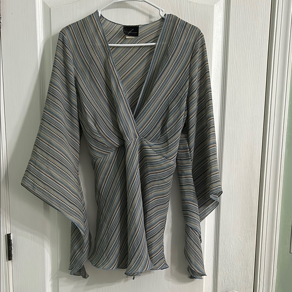 Blue stripe Blouse with dramatic 3/4 Sleeves. 1X